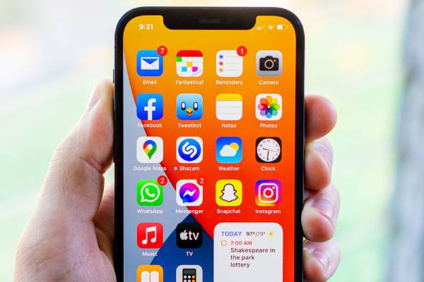 How to download iOS15 on your iPhone